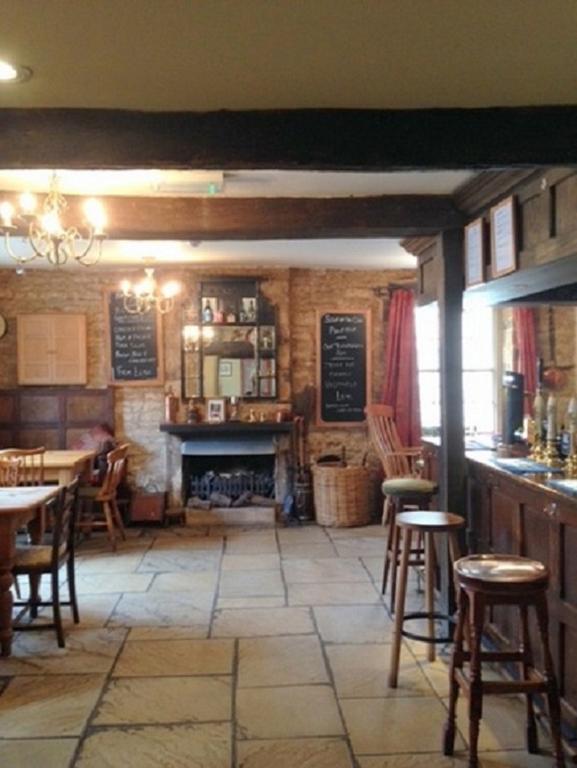 The Royal Oak Burford Bed & Breakfast Exterior foto